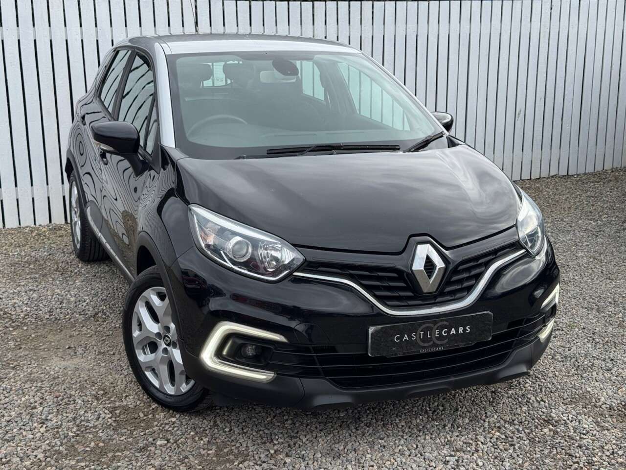 A 2017 RENAULT CAPTUR 1.5 dCi ENERGY Dynamique Nav SUV 5dr Diesel Manual Euro 6 (s/s) (90 ps) A 2017 RENAULT CAPTUR 1.5 dCi ENERGY Dynamique Nav SUV 5dr Diesel Manual Euro 6 (s/s) (90 ps)