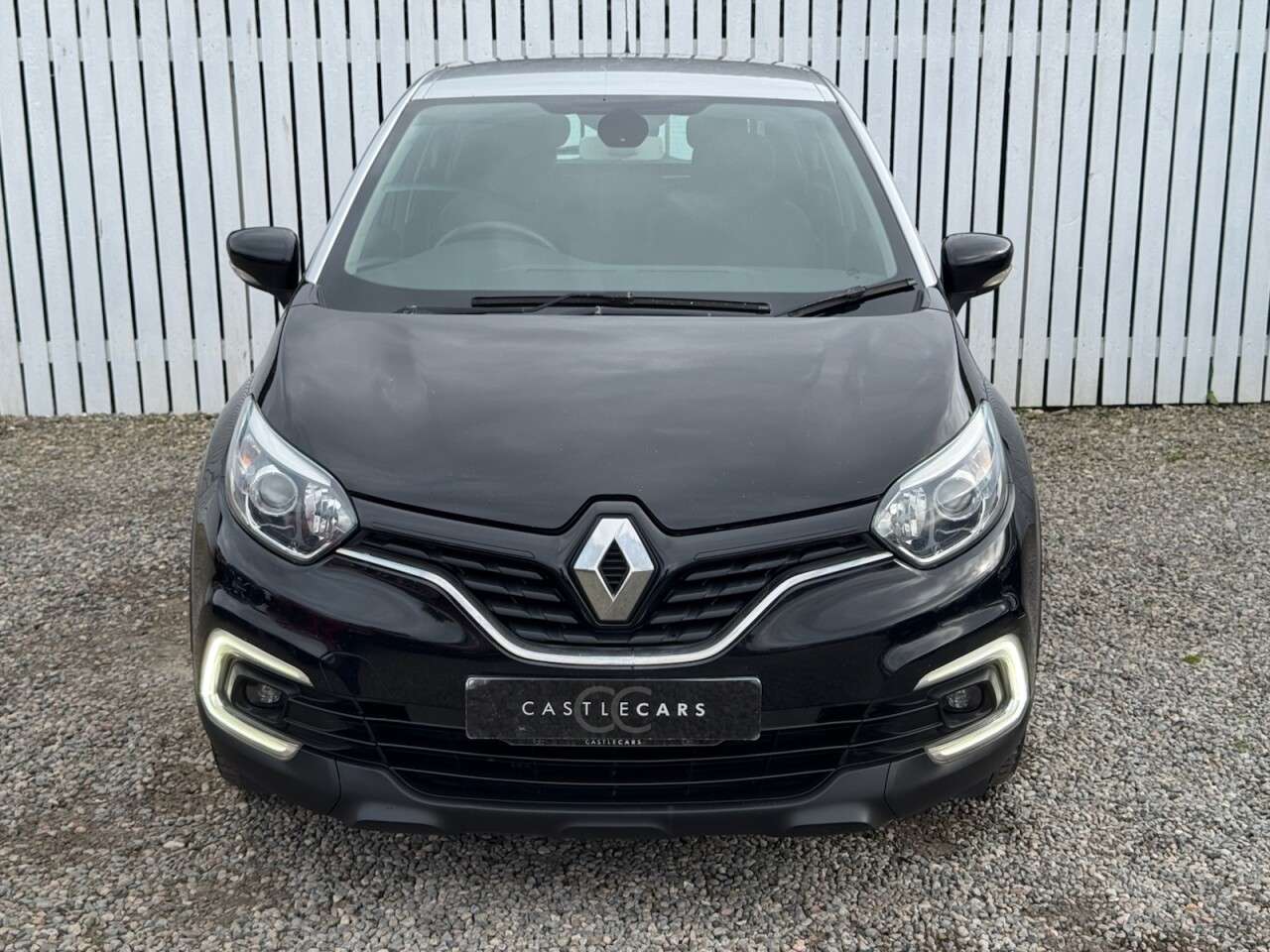 A 2017 RENAULT CAPTUR 1.5 dCi ENERGY Dynamique Nav SUV 5dr Diesel Manual Euro 6 (s/s) (90 ps) A 2017 RENAULT CAPTUR 1.5 dCi ENERGY Dynamique Nav SUV 5dr Diesel Manual Euro 6 (s/s) (90 ps)