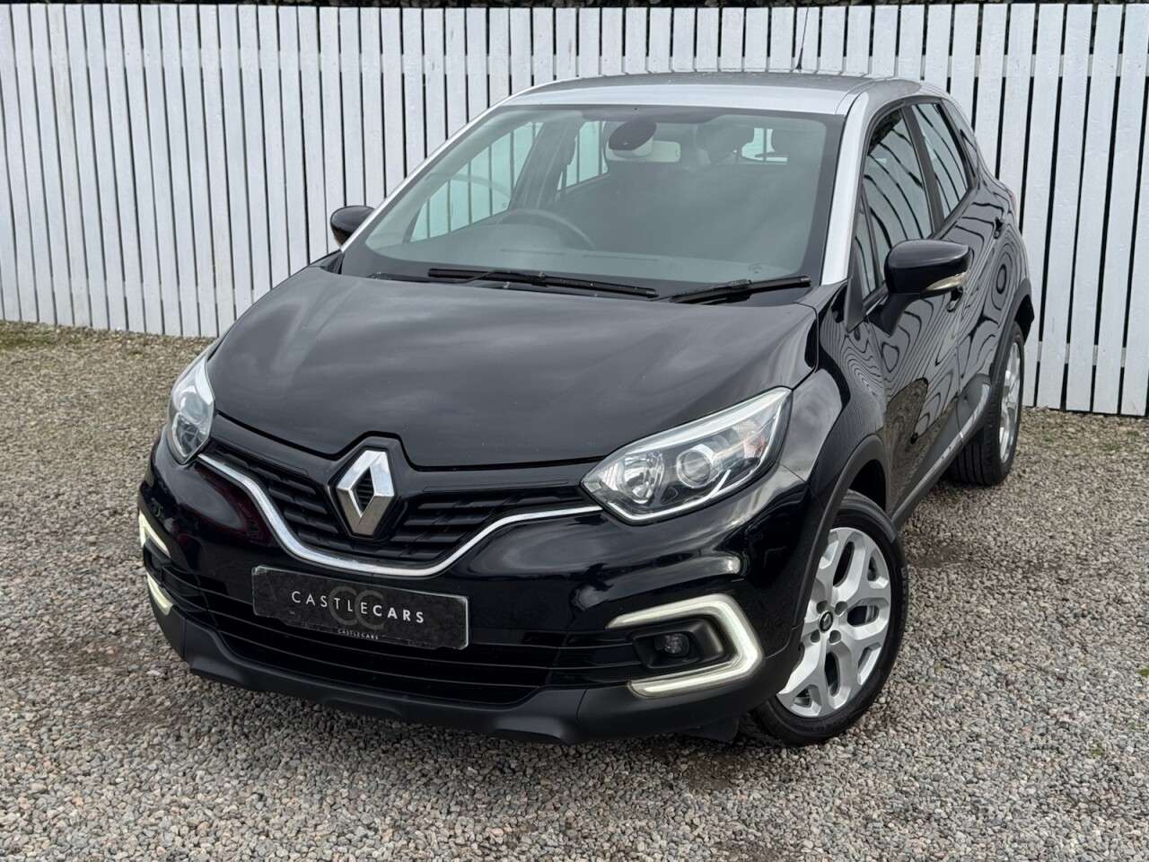 A 2017 RENAULT CAPTUR 1.5 dCi ENERGY Dynamique Nav SUV 5dr Diesel Manual Euro 6 (s/s) (90 ps) A 2017 RENAULT CAPTUR 1.5 dCi ENERGY Dynamique Nav SUV 5dr Diesel Manual Euro 6 (s/s) (90 ps)