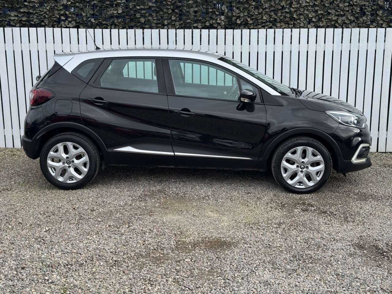 A 2017 RENAULT CAPTUR 1.5 dCi ENERGY Dynamique Nav SUV 5dr Diesel Manual Euro 6 (s/s) (90 ps) A 2017 RENAULT CAPTUR 1.5 dCi ENERGY Dynamique Nav SUV 5dr Diesel Manual Euro 6 (s/s) (90 ps)