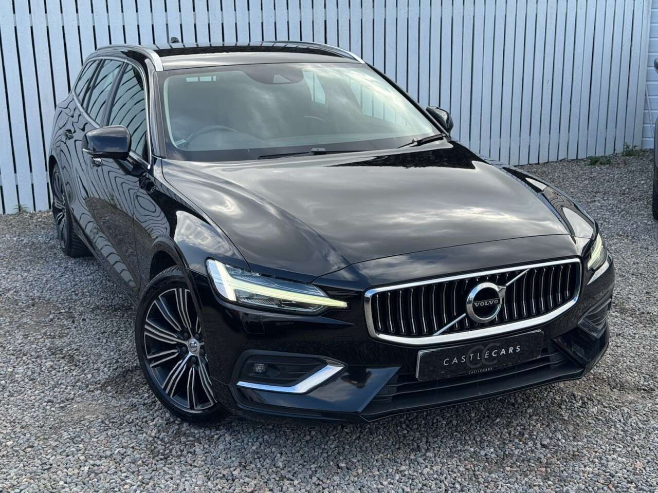 A 2018 VOLVO V60 2.0 D4 Inscription Estate 5dr Diesel Manual Euro 6 (s/s) (190 ps) A 2018 VOLVO V60 2.0 D4 Inscription Estate 5dr Diesel Manual Euro 6 (s/s) (190 ps)