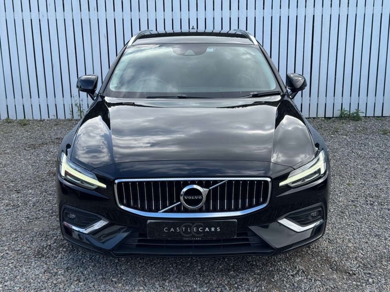 A 2018 VOLVO V60 2.0 D4 Inscription Estate 5dr Diesel Manual Euro 6 (s/s) (190 ps) A 2018 VOLVO V60 2.0 D4 Inscription Estate 5dr Diesel Manual Euro 6 (s/s) (190 ps)