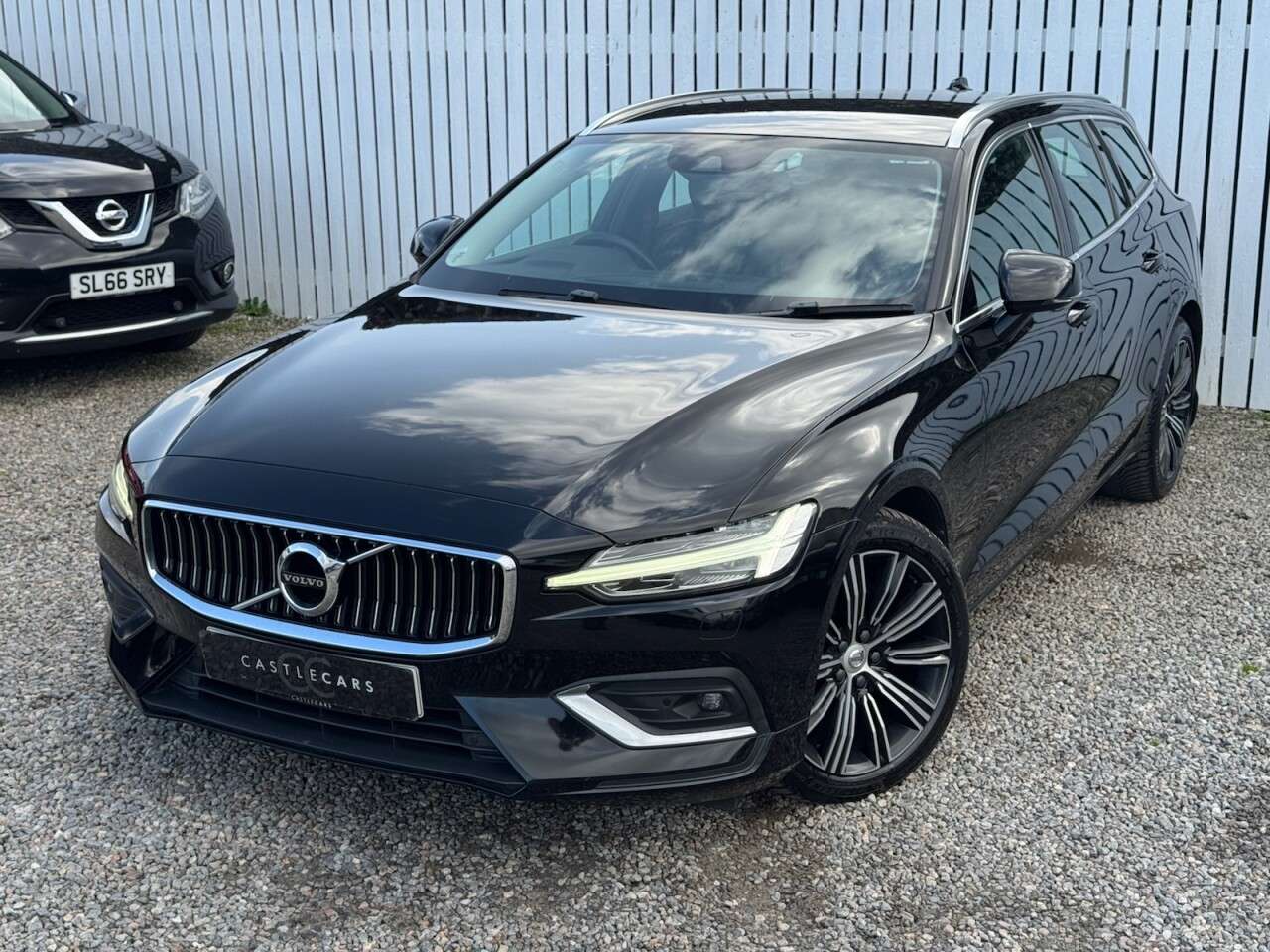 A 2018 VOLVO V60 2.0 D4 Inscription Estate 5dr Diesel Manual Euro 6 (s/s) (190 ps) A 2018 VOLVO V60 2.0 D4 Inscription Estate 5dr Diesel Manual Euro 6 (s/s) (190 ps)