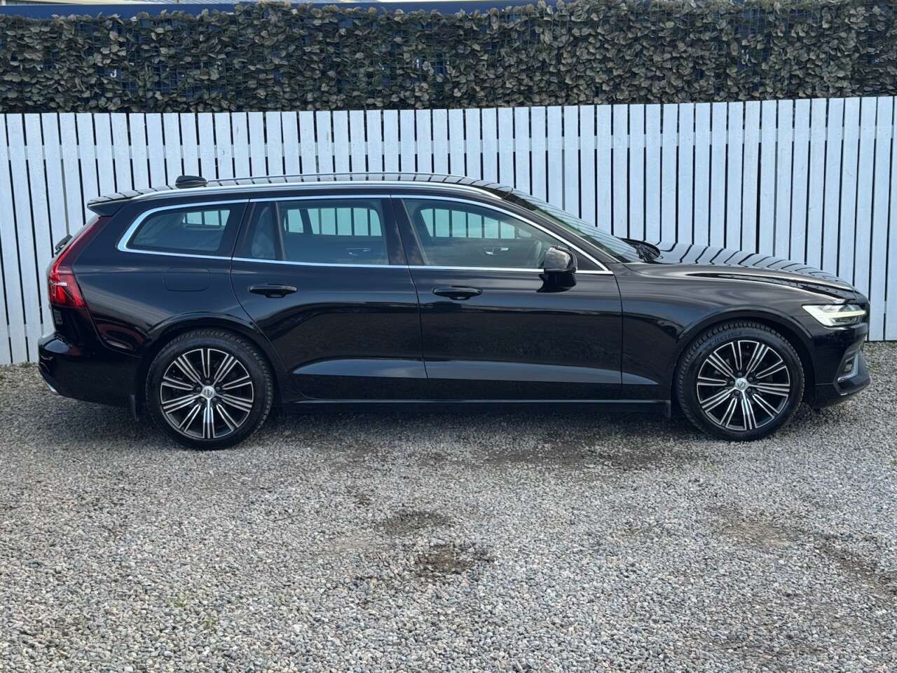 A 2018 VOLVO V60 2.0 D4 Inscription Estate 5dr Diesel Manual Euro 6 (s/s) (190 ps) A 2018 VOLVO V60 2.0 D4 Inscription Estate 5dr Diesel Manual Euro 6 (s/s) (190 ps)