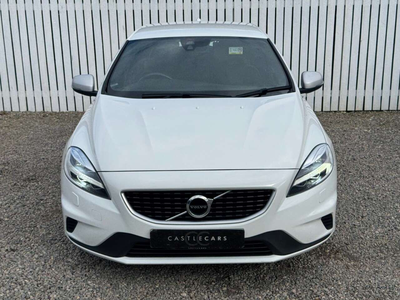A 2019 VOLVO V40 2.0 T2 GPF R-Design Hatchback 5dr Petrol Manual Euro 6 (s/s) (122 ps) A 2019 VOLVO V40 2.0 T2 GPF R-Design Hatchback 5dr Petrol Manual Euro 6 (s/s) (122 ps)