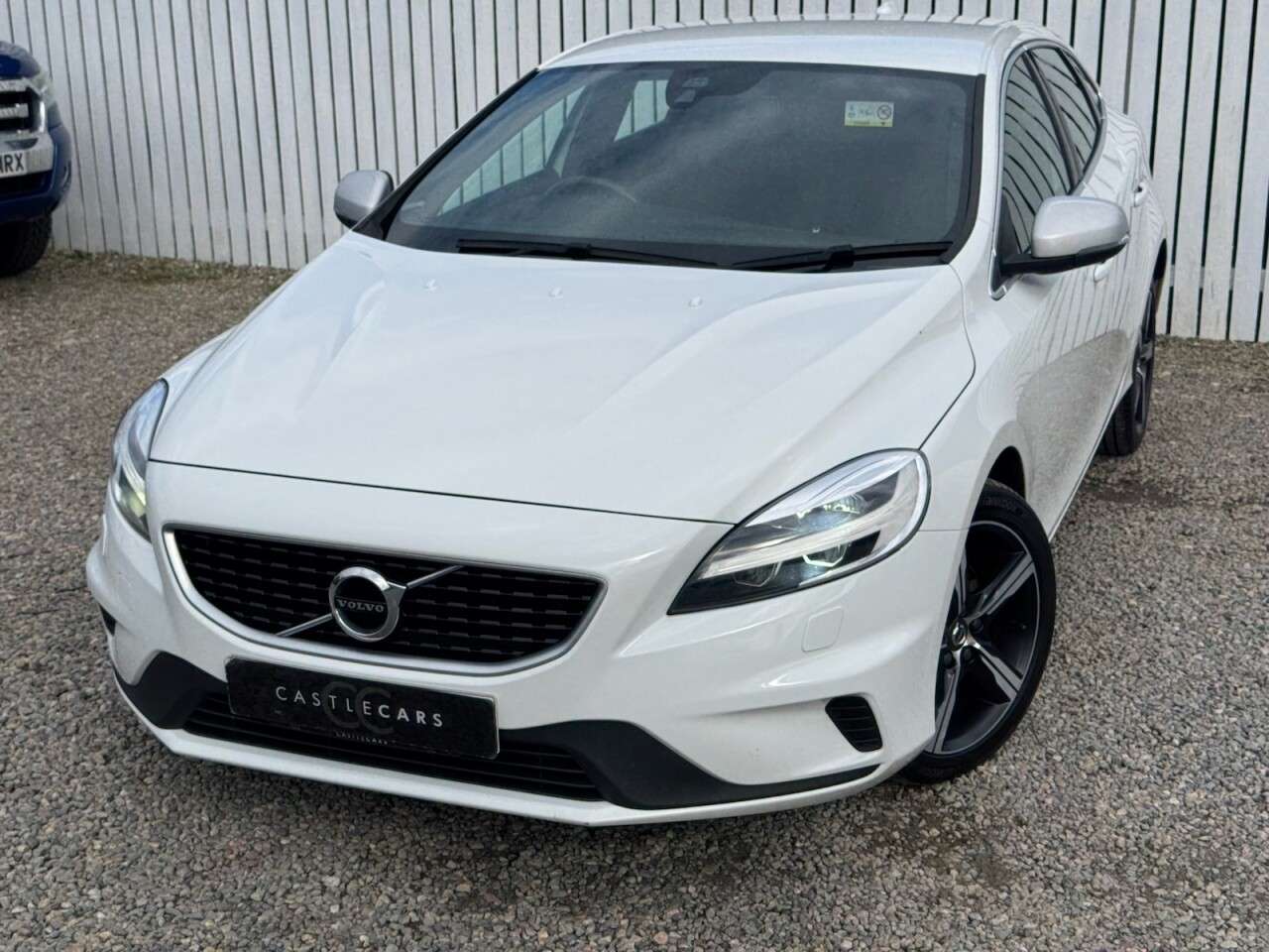 A 2019 VOLVO V40 2.0 T2 GPF R-Design Hatchback 5dr Petrol Manual Euro 6 (s/s) (122 ps) A 2019 VOLVO V40 2.0 T2 GPF R-Design Hatchback 5dr Petrol Manual Euro 6 (s/s) (122 ps)