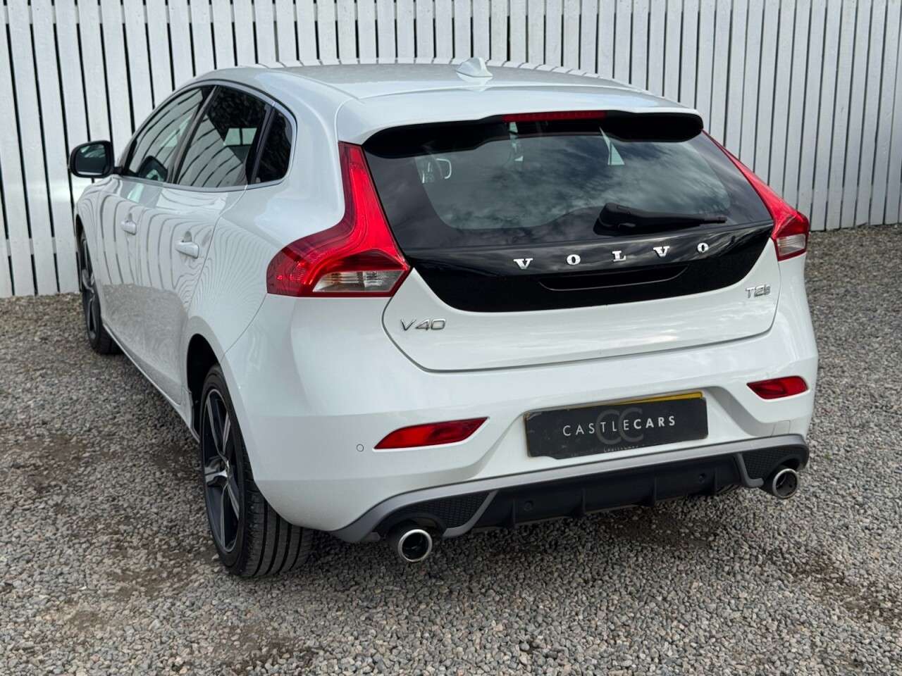 A 2019 VOLVO V40 2.0 T2 GPF R-Design Hatchback 5dr Petrol Manual Euro 6 (s/s) (122 ps) A 2019 VOLVO V40 2.0 T2 GPF R-Design Hatchback 5dr Petrol Manual Euro 6 (s/s) (122 ps)