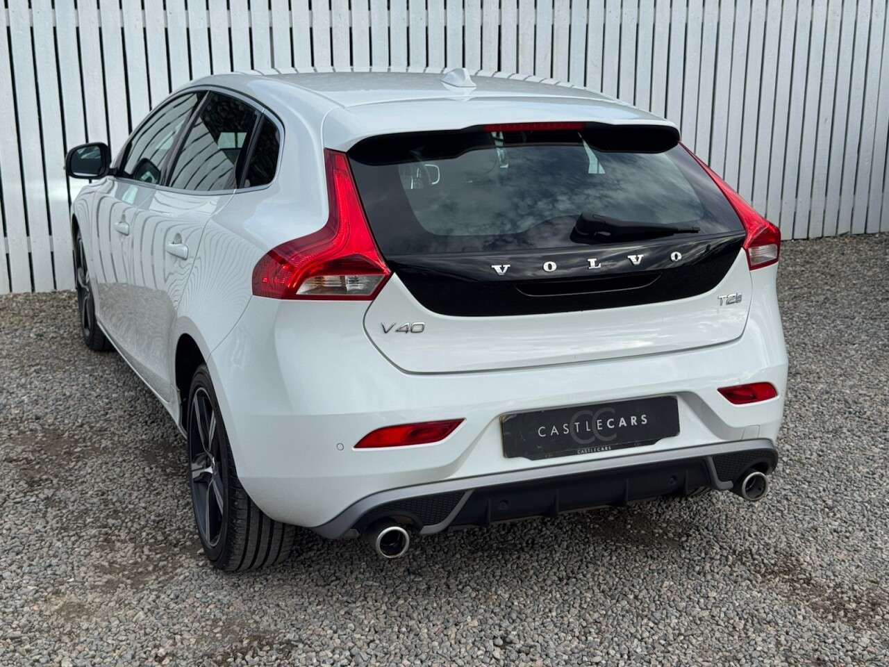 2019 VOLVO V40 2019 VOLVO V40