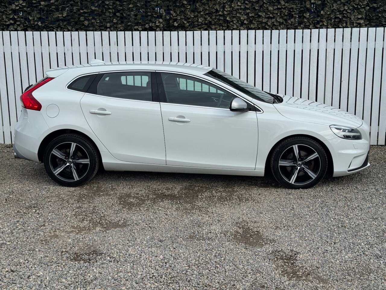 2019 VOLVO V40 2019 VOLVO V40