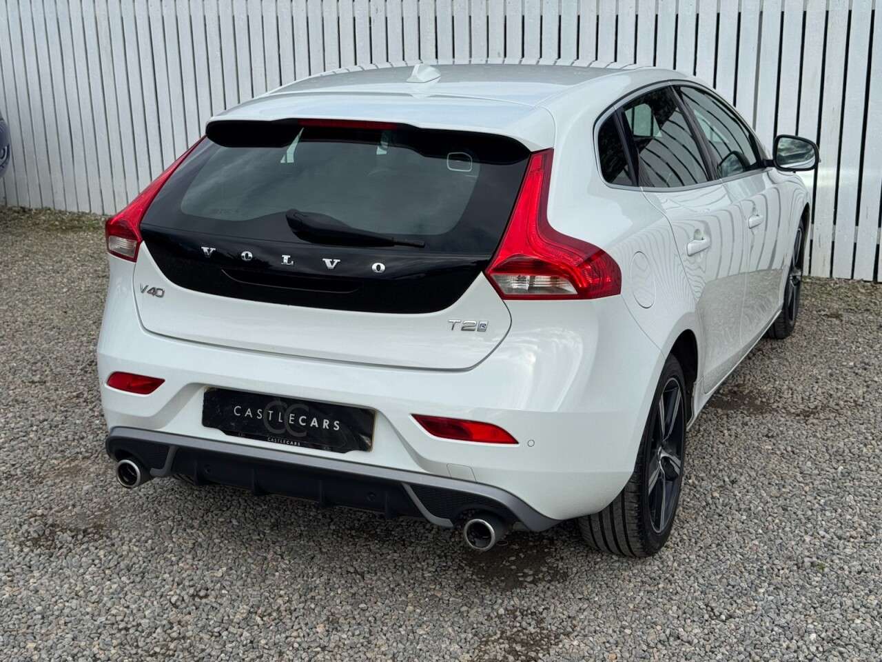 2019 VOLVO V40 2019 VOLVO V40
