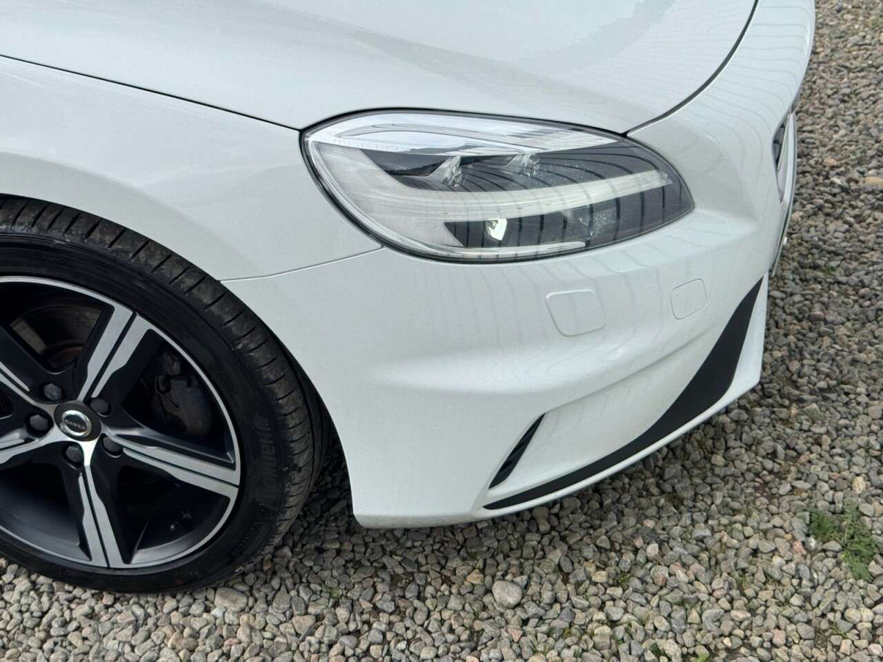 2019 VOLVO V40 2019 VOLVO V40