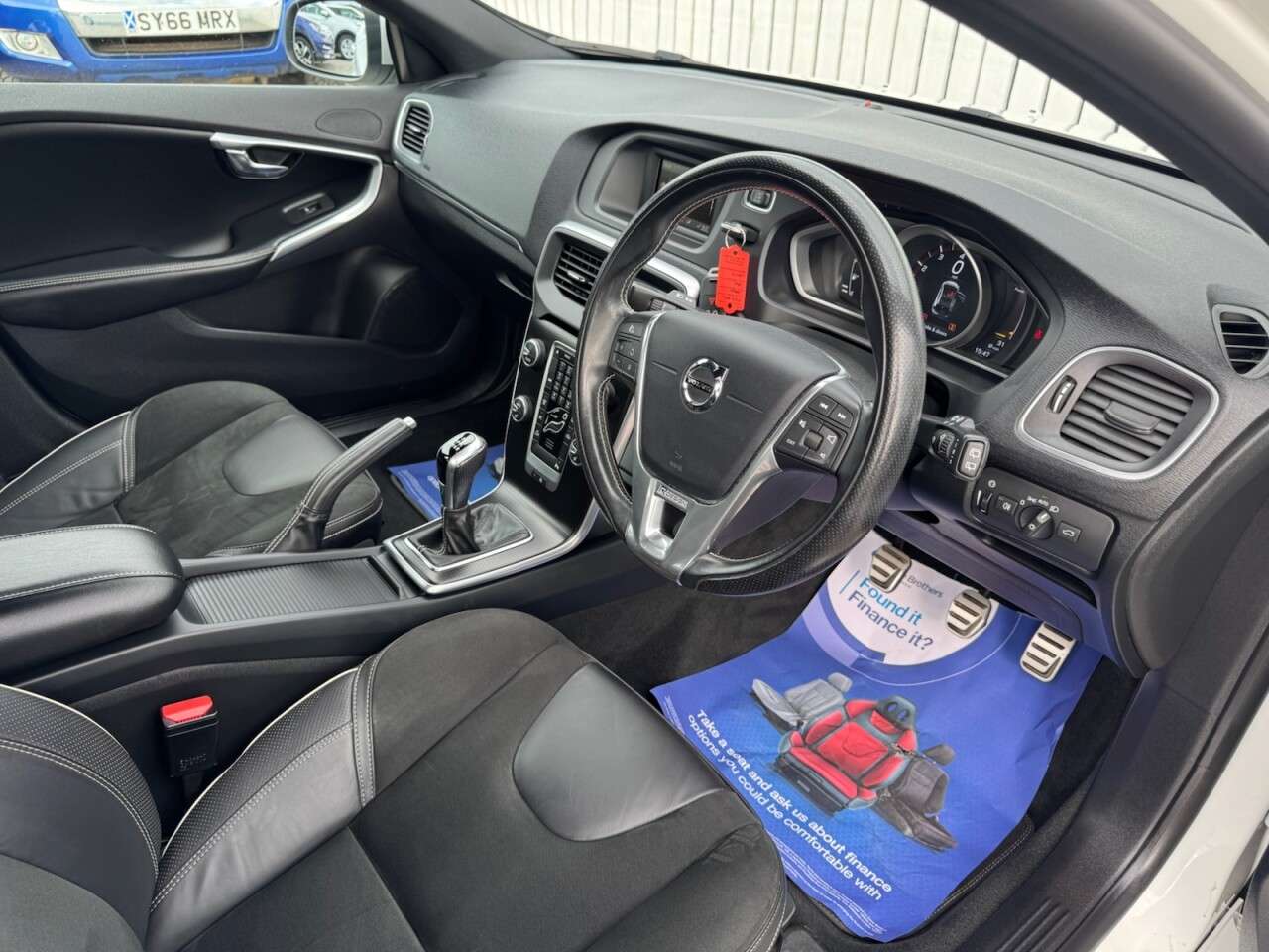 2019 VOLVO V40 2019 VOLVO V40