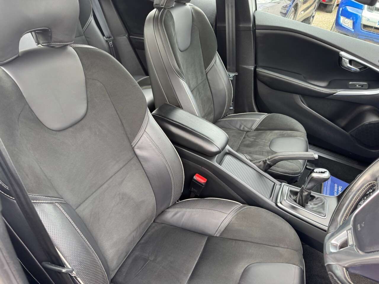 2019 VOLVO V40 2019 VOLVO V40