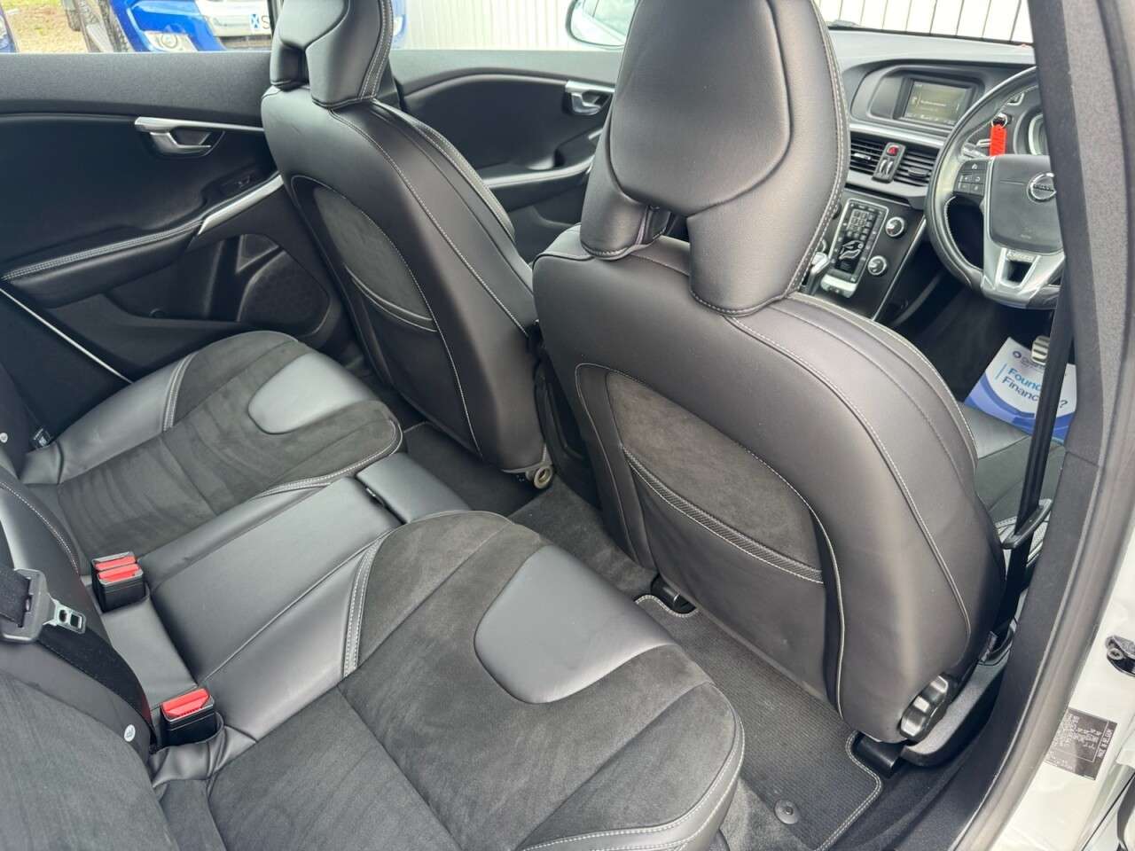 2019 VOLVO V40 2019 VOLVO V40