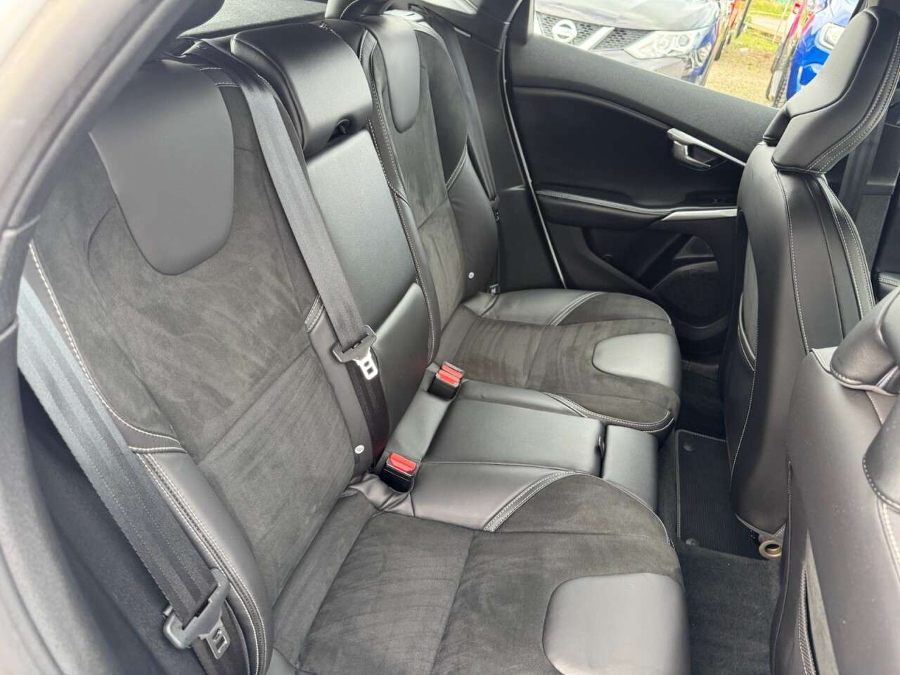 2019 VOLVO V40 2019 VOLVO V40