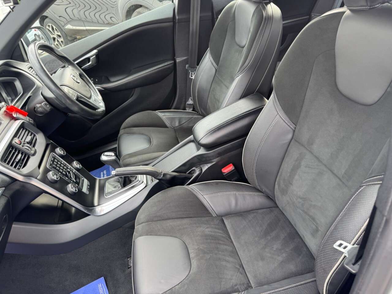 2019 VOLVO V40 2019 VOLVO V40