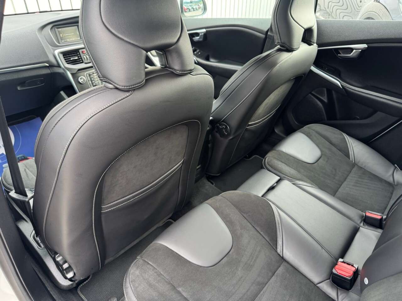 2019 VOLVO V40 2019 VOLVO V40