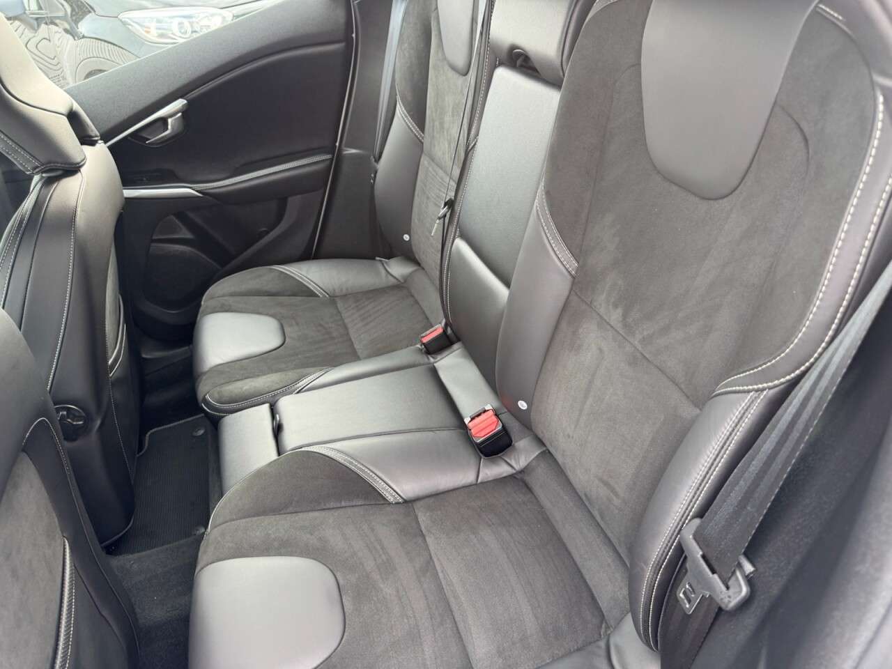 2019 VOLVO V40 2019 VOLVO V40