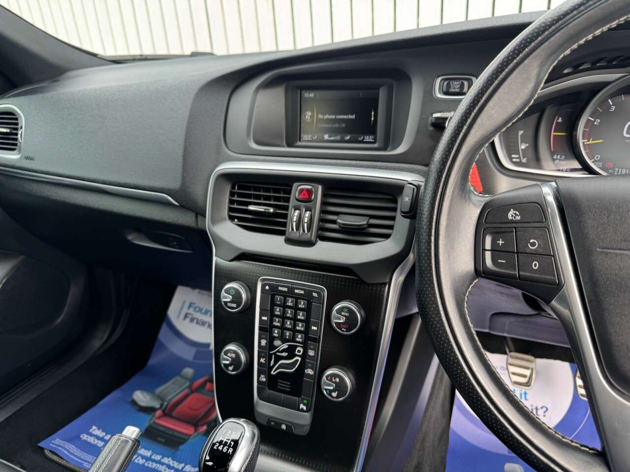 2019 VOLVO V40 2019 VOLVO V40
