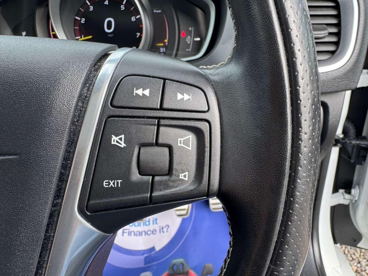 2019 VOLVO V40 2019 VOLVO V40