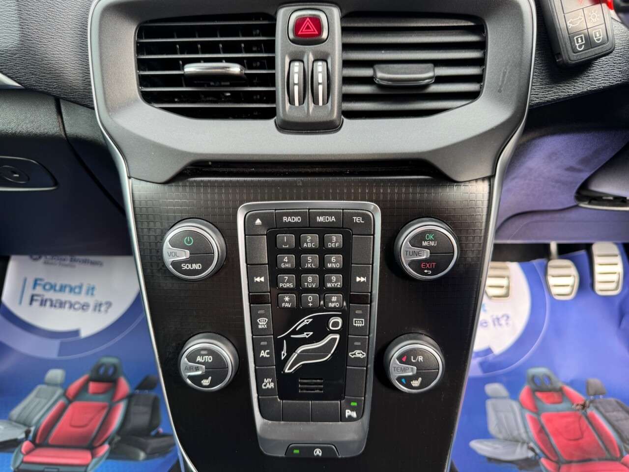2019 VOLVO V40 2019 VOLVO V40