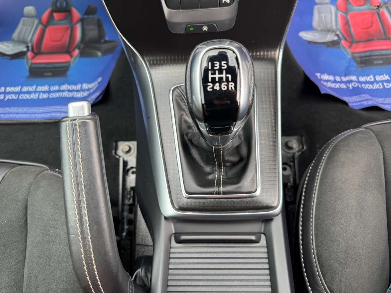 2019 VOLVO V40 2019 VOLVO V40