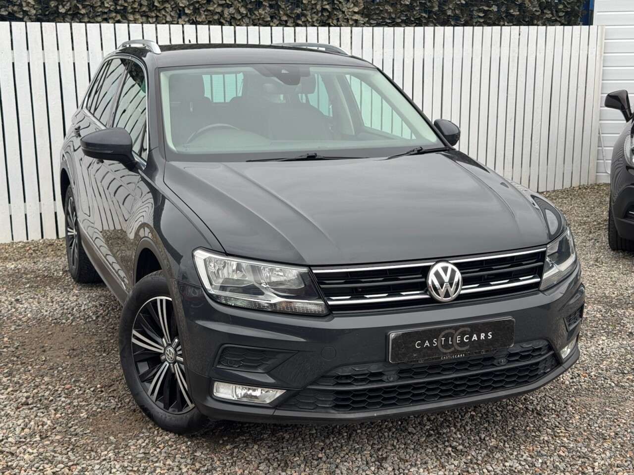 A 2017 VOLKSWAGEN TIGUAN 2.0 TDI SE Navigation SUV 5dr Diesel DSG 4Motion Euro 6 (s/s) (150 ps) A 2017 VOLKSWAGEN TIGUAN 2.0 TDI SE Navigation SUV 5dr Diesel DSG 4Motion Euro 6 (s/s) (150 ps)
