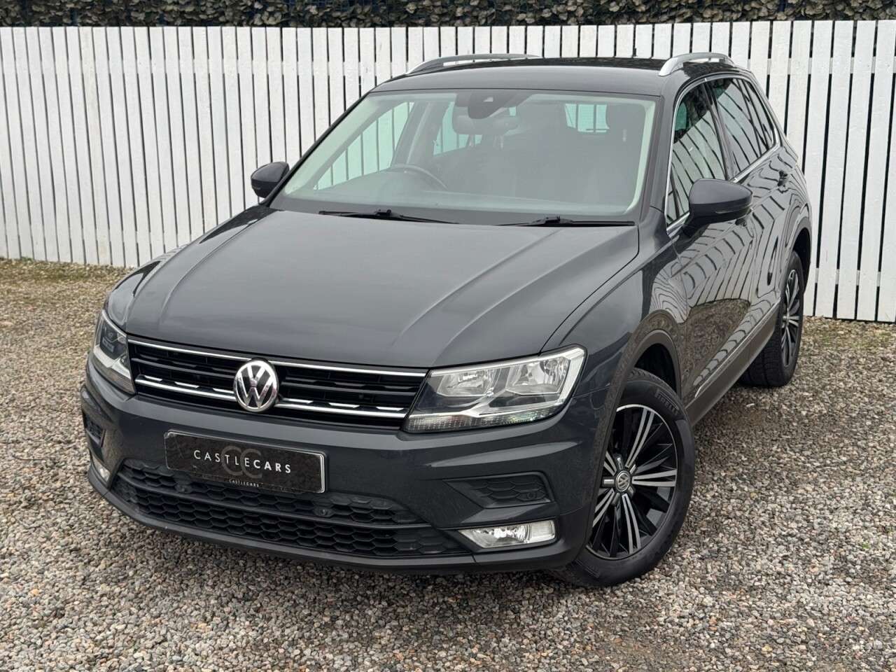 A 2017 VOLKSWAGEN TIGUAN 2.0 TDI SE Navigation SUV 5dr Diesel DSG 4Motion Euro 6 (s/s) (150 ps) A 2017 VOLKSWAGEN TIGUAN 2.0 TDI SE Navigation SUV 5dr Diesel DSG 4Motion Euro 6 (s/s) (150 ps)