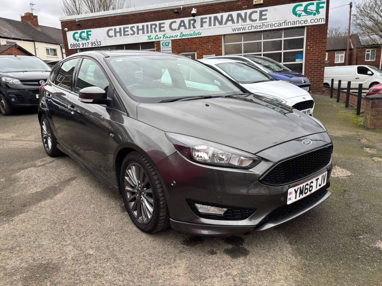 A 2017 FORD FOCUS 1.0T EcoBoost ST-Line Hatchback 5dr Petrol Manual Euro 6 (s/s) (125 ps) A 2017 FORD FOCUS 1.0T EcoBoost ST-Line Hatchback 5dr Petrol Manual Euro 6 (s/s) (125 ps)