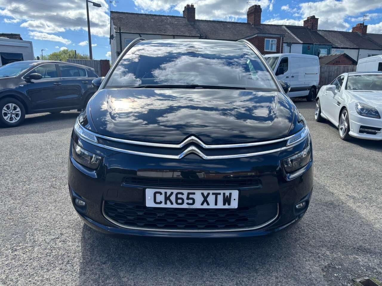 A 2015 CITROEN GRAND C4 PICASSO 1.6 BlueHDi Exclusive+ MPV 5dr Diesel EAT6 Euro 6 (s/s) (120 ps) A 2015 CITROEN GRAND C4 PICASSO 1.6 BlueHDi Exclusive+ MPV 5dr Diesel EAT6 Euro 6 (s/s) (120 ps)