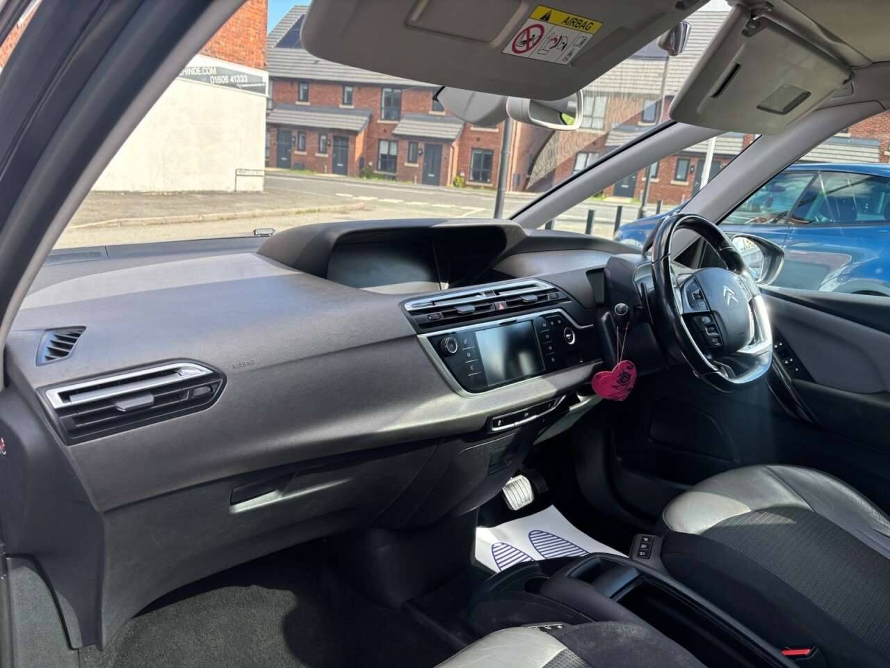 A 2015 CITROEN GRAND C4 PICASSO 1.6 BlueHDi Exclusive+ MPV 5dr Diesel EAT6 Euro 6 (s/s) (120 ps) A 2015 CITROEN GRAND C4 PICASSO 1.6 BlueHDi Exclusive+ MPV 5dr Diesel EAT6 Euro 6 (s/s) (120 ps)