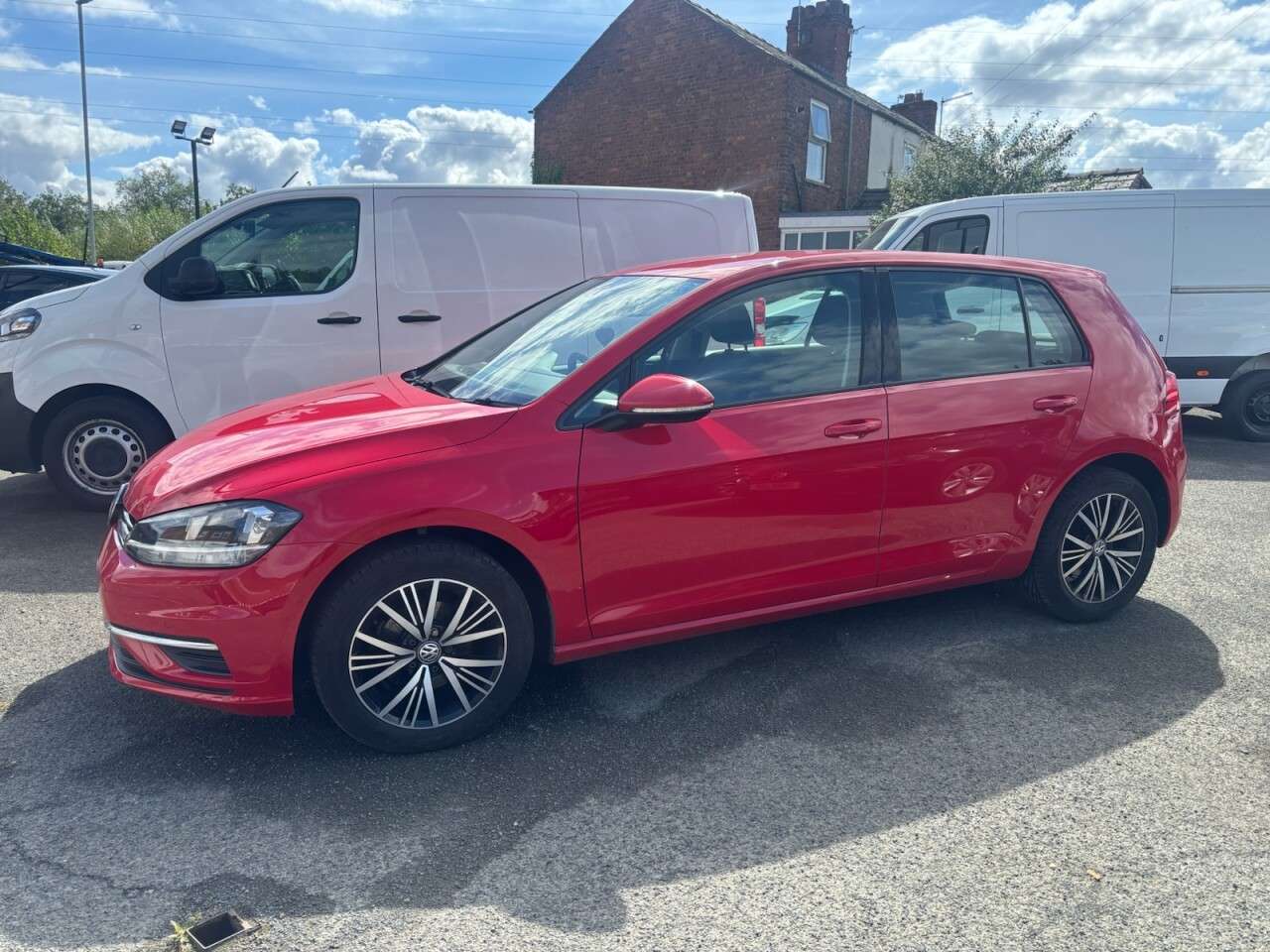 A 2018 VOLKSWAGEN GOLF 1.0 TSI SE Nav Hatchback 5dr Petrol Manual Euro 6 (s/s) (110 bhp) A 2018 VOLKSWAGEN GOLF 1.0 TSI SE Nav Hatchback 5dr Petrol Manual Euro 6 (s/s) (110 bhp)