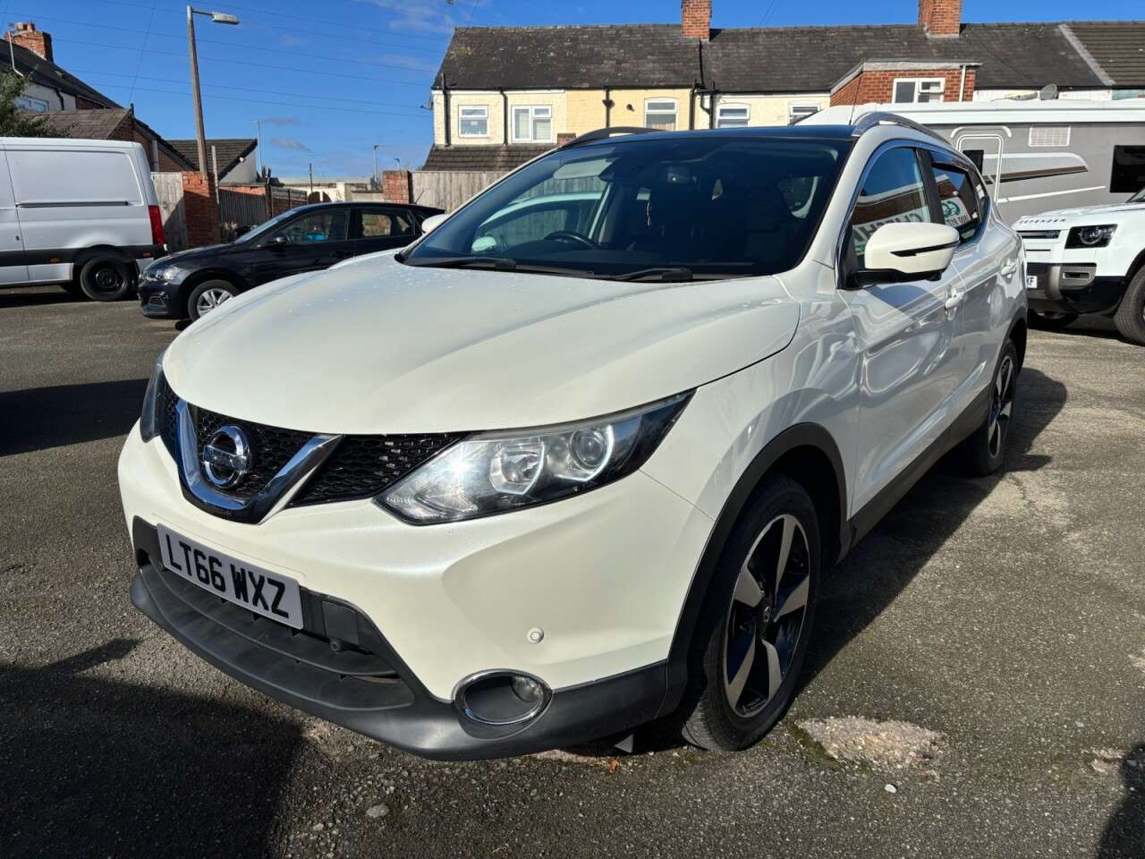 A 2016 NISSAN QASHQAI 1.5 dCi N-Connecta SUV 5dr Diesel Manual 2WD Euro 6 (s/s) (110 ps) A 2016 NISSAN QASHQAI 1.5 dCi N-Connecta SUV 5dr Diesel Manual 2WD Euro 6 (s/s) (110 ps)