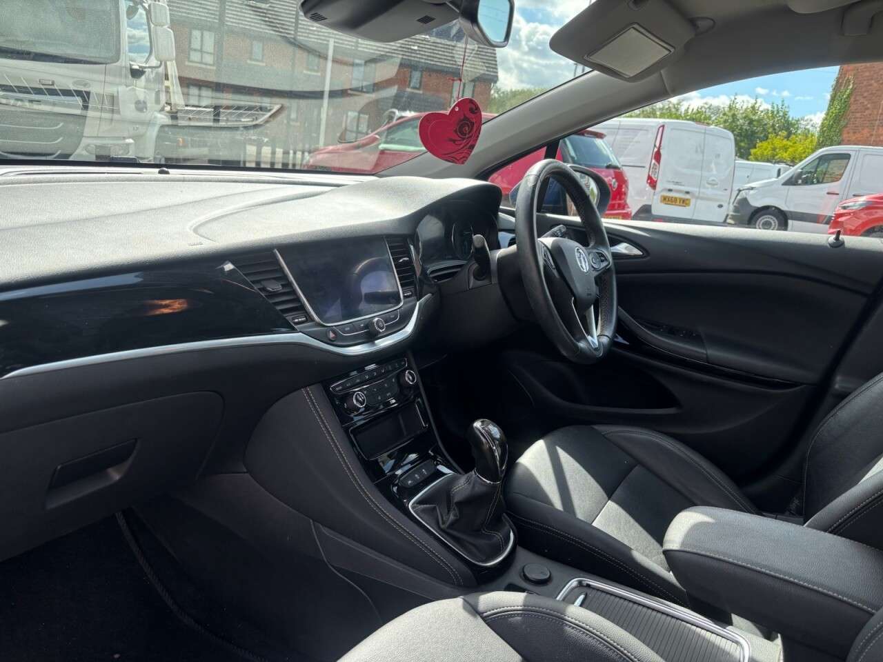 A 2020 VAUXHALL ASTRA 1.5 Turbo D Elite Nav Hatchback 5dr Diesel Manual Euro 6 (s/s) (122 ps) A 2020 VAUXHALL ASTRA 1.5 Turbo D Elite Nav Hatchback 5dr Diesel Manual Euro 6 (s/s) (122 ps)