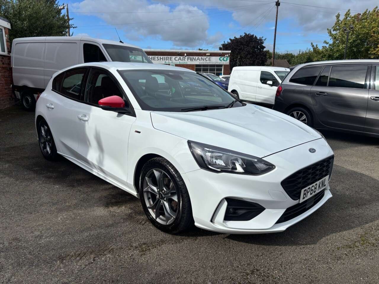 A 2019 FORD FOCUS 1.0T EcoBoost ST-Line Hatchback 5dr Petrol Auto Euro 6 (s/s) (125 ps) A 2019 FORD FOCUS 1.0T EcoBoost ST-Line Hatchback 5dr Petrol Auto Euro 6 (s/s) (125 ps)