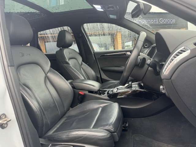 A 2016 AUDI Q5 2.0 TDI S line Plus 4x4 Special Edition PAN ROOF KEYLESS ENTRY AND START A 2016 AUDI Q5 2.0 TDI S line Plus 4x4 Special Edition PAN ROOF KEYLESS ENTRY AND START