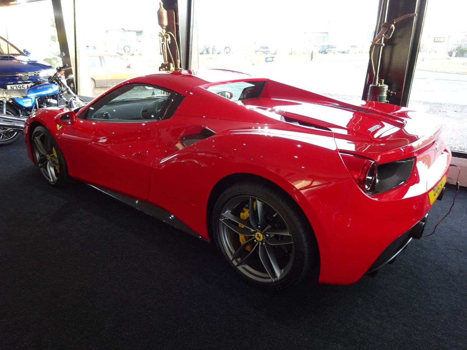 A 2018 FERRARI 488 SPIDER 3.9 2dr A 2018 FERRARI 488 SPIDER 3.9 2dr