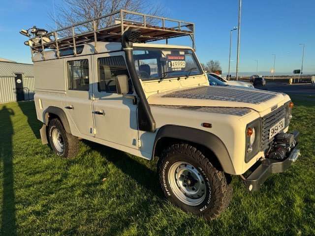 Check out this Land Rover Defender 110 2004 Diesel Manual