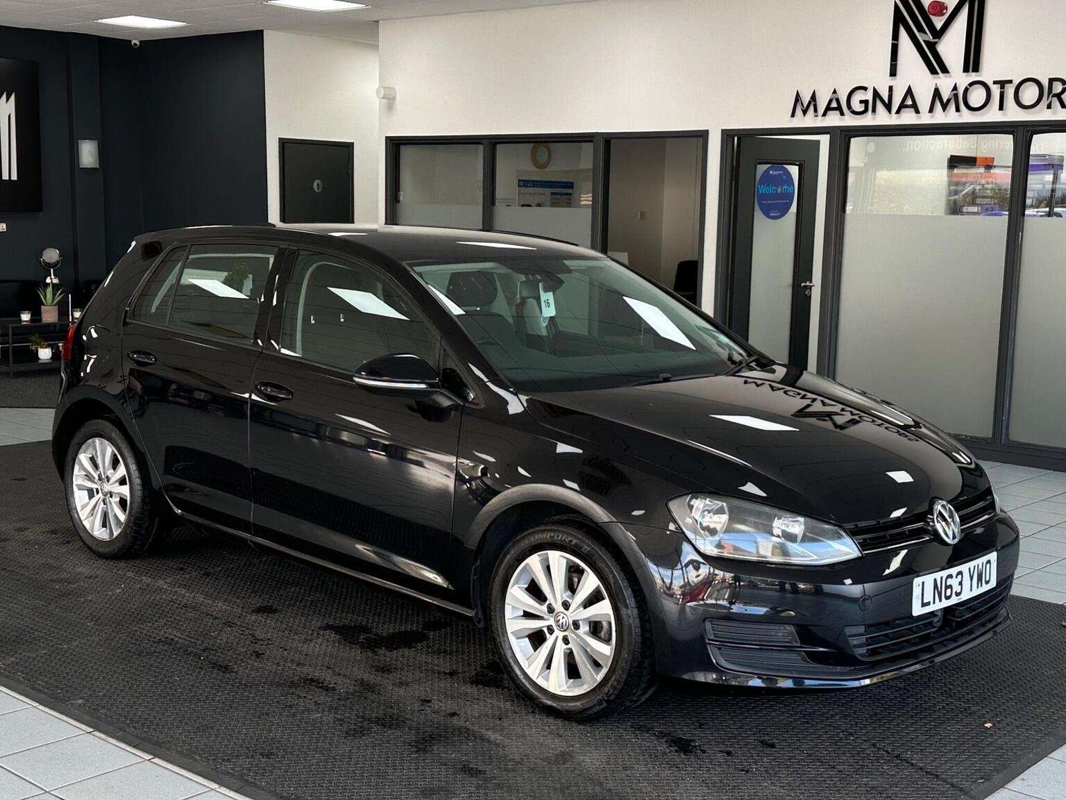 A 2013 VOLKSWAGEN GOLF 1.6 TDI BlueMotion Tech SE DSG Euro 5 (s/s) 5dr A 2013 VOLKSWAGEN GOLF 1.6 TDI BlueMotion Tech SE DSG Euro 5 (s/s) 5dr