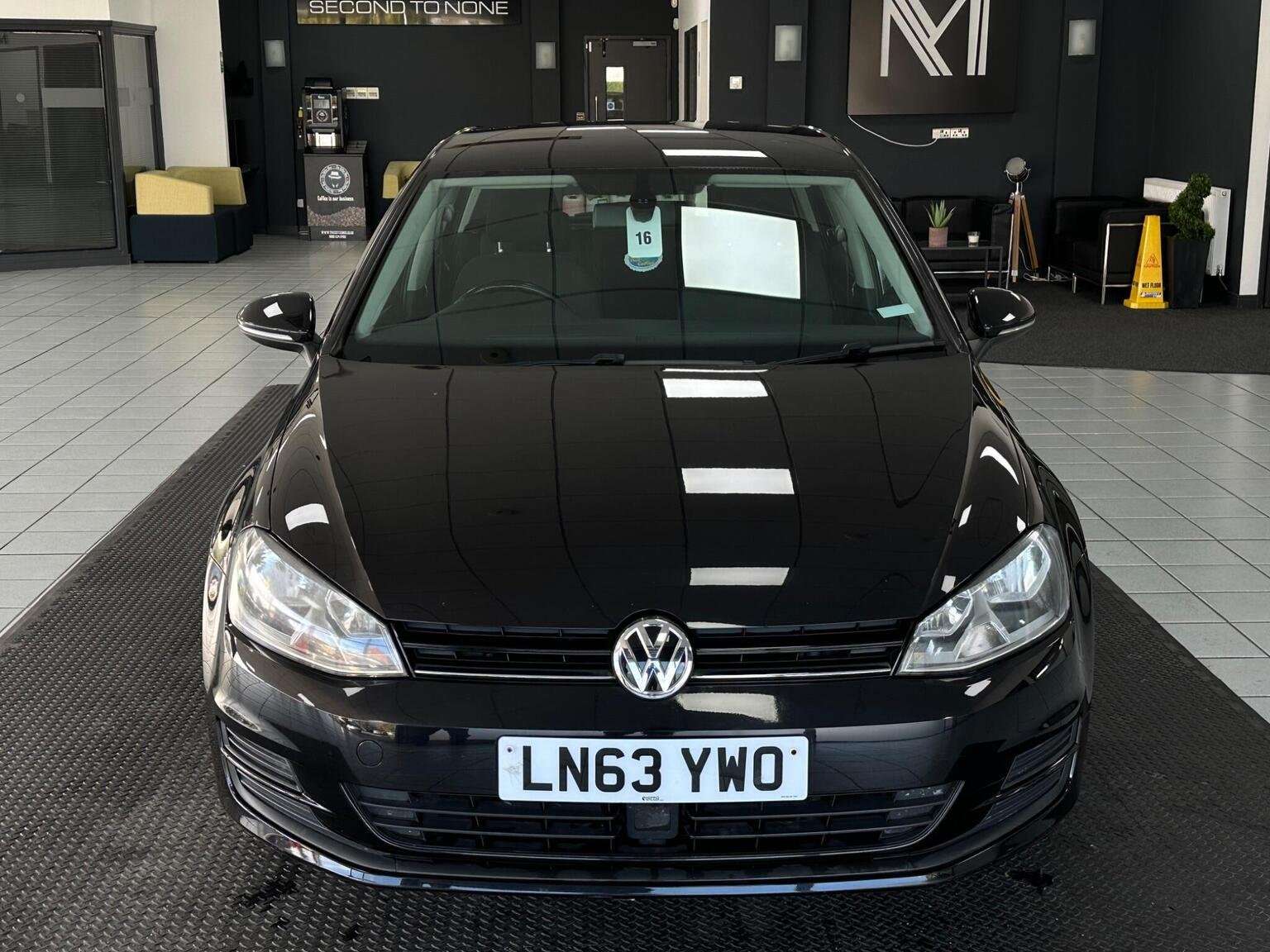 A 2013 VOLKSWAGEN GOLF 1.6 TDI BlueMotion Tech SE DSG Euro 5 (s/s) 5dr A 2013 VOLKSWAGEN GOLF 1.6 TDI BlueMotion Tech SE DSG Euro 5 (s/s) 5dr