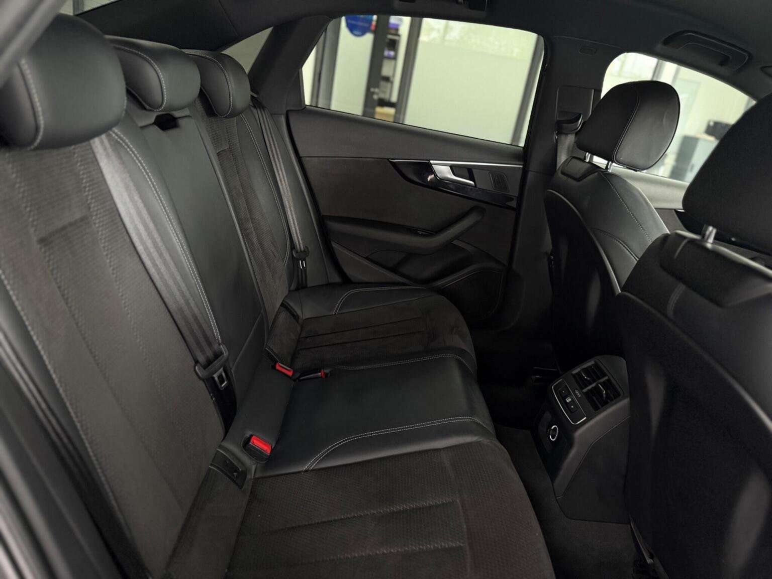 2018 AUDI A4 2018 AUDI A4