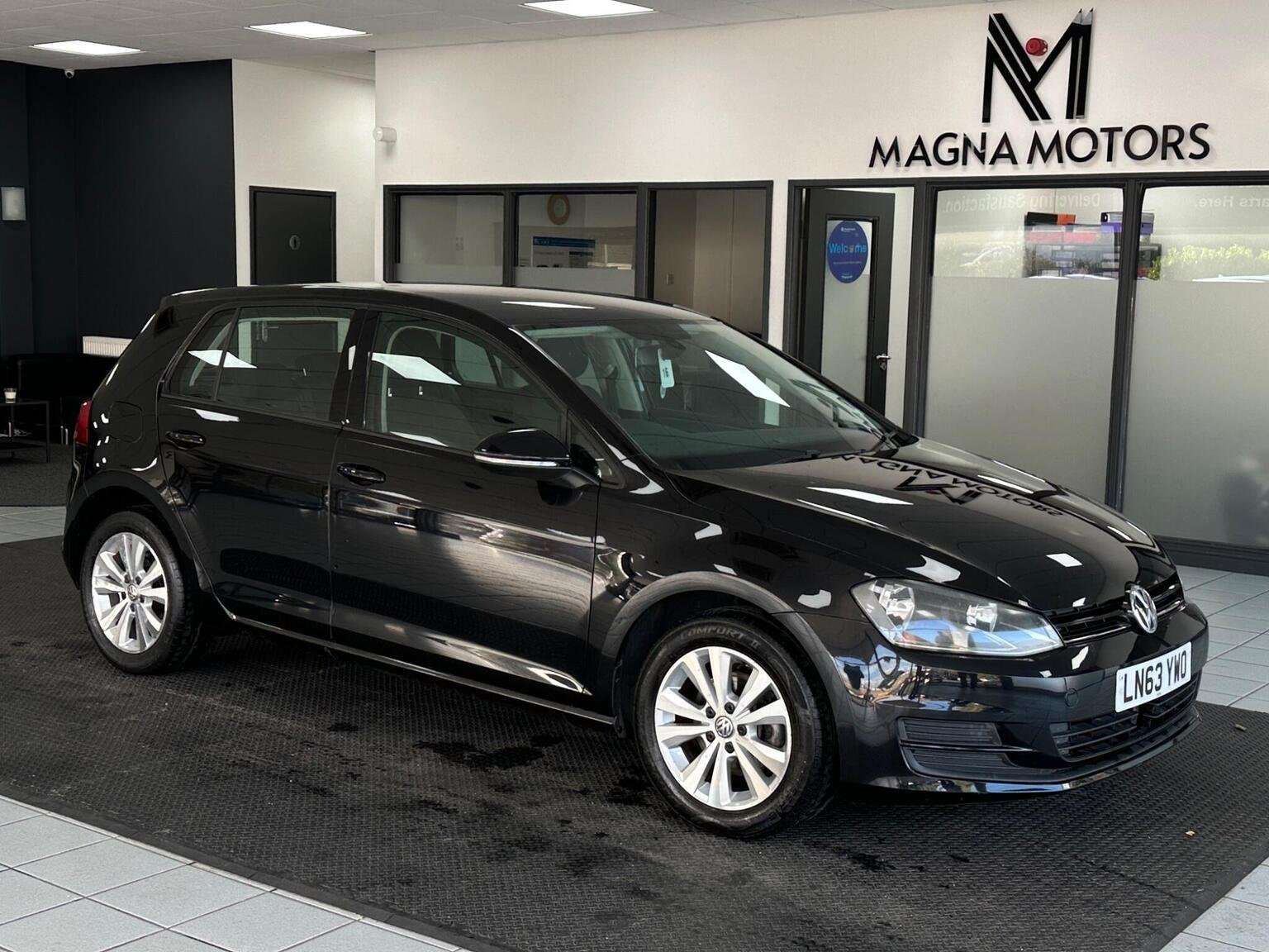 A 2013 VOLKSWAGEN GOLF 1.6 TDI BlueMotion Tech SE DSG Euro 5 (s/s) 5dr A 2013 VOLKSWAGEN GOLF 1.6 TDI BlueMotion Tech SE DSG Euro 5 (s/s) 5dr